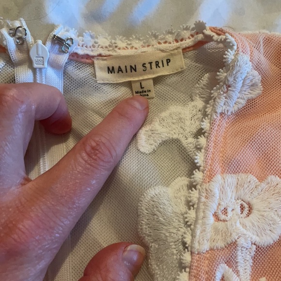 Floral and lace short jumpsuit - Picture 2 of 6